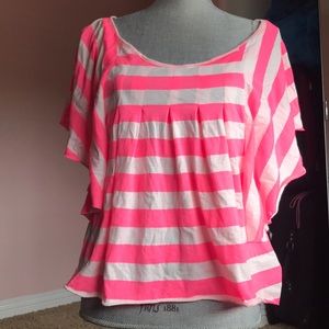 🎁White and pink top